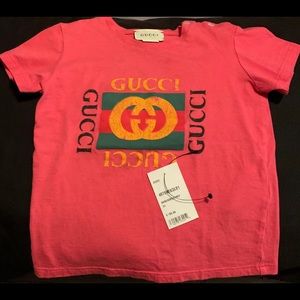 Gucci baby tee shirt in dark pink.